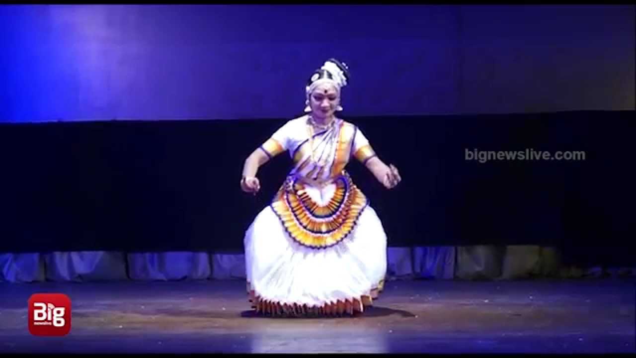 Mohiniyattam by Kalamandalam sheena Sunil 1 in Kalabharathi National Dance Music Fest 2014 Thrissur