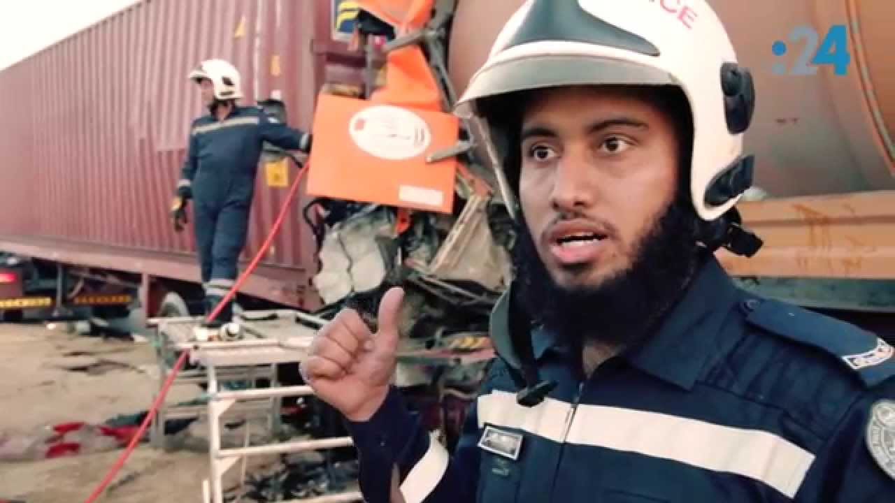 هاب ريح (8): كيف سحبت شرطة دبي رجلاً علق بين شاحنتين