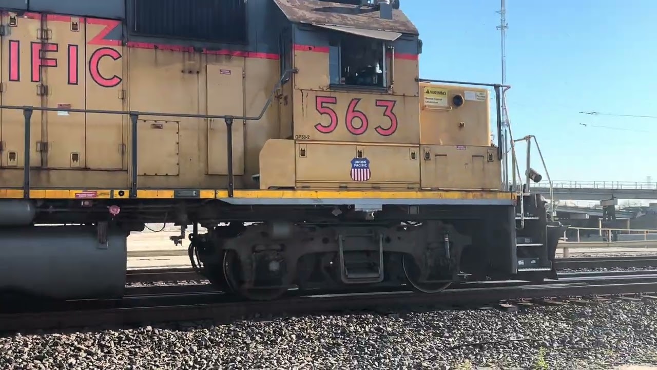 UP 563 YBS83 Entering Englewood Yard