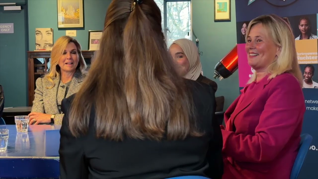 Emotioneel bezoek: tranen vloeien tijdens bezoek M&aacute;xima aan Anne-Bo