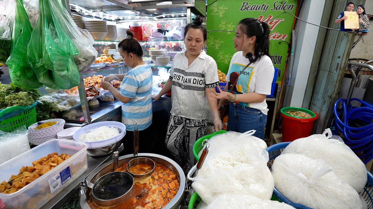 Quán Bún Riêu Cua Ốc Giò Heo lớn nhất Sài Gòn mỗi ngày bán hơn 200kg Bún giá chỉ từ 25k Siêu Ngon