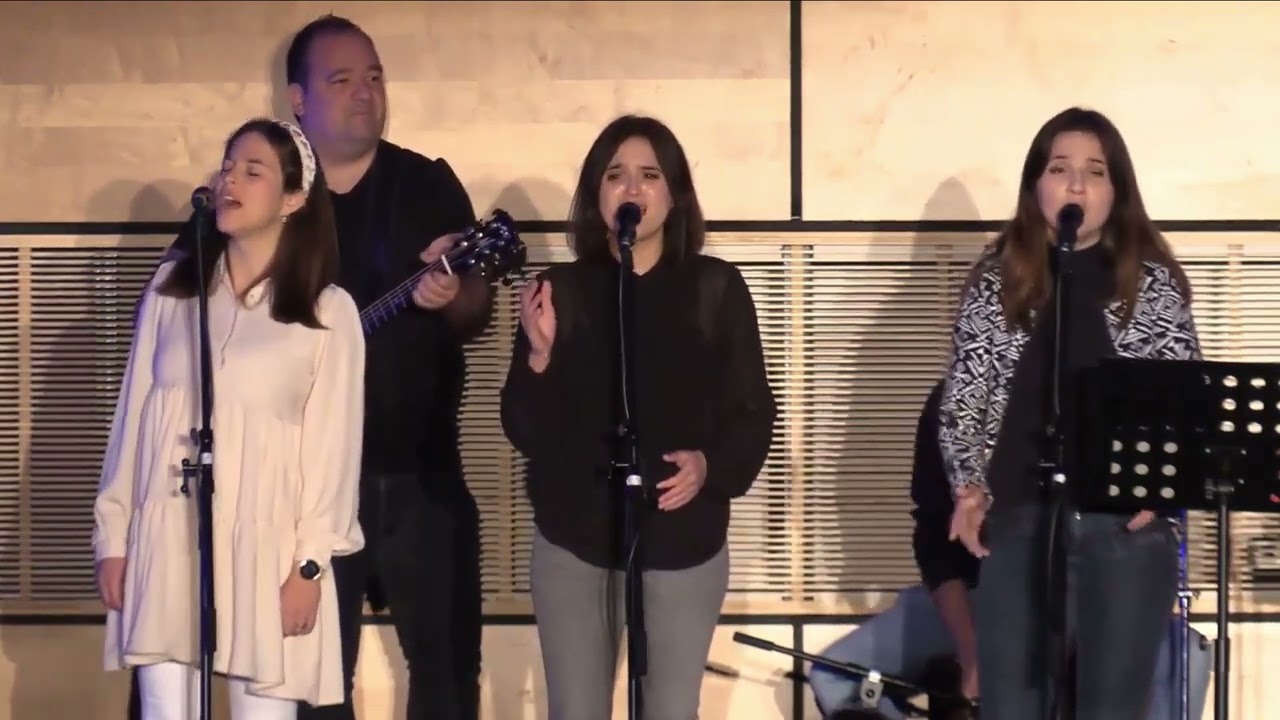 Andrej Grozdanov & Sestre Halužan - Hodaj (Gibonni) - live @ Global Leadership Summit 2022, Croatia