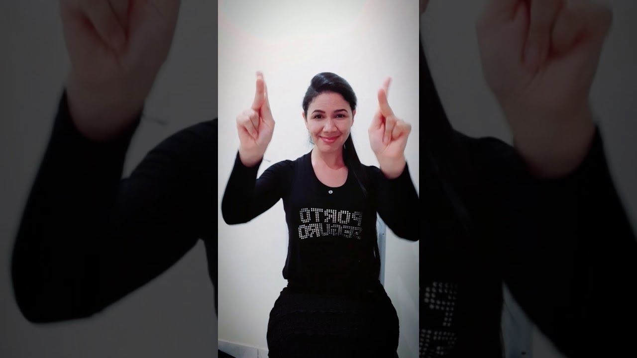 Hino 55 em Libras Cantado por Jonas Benichio. Interpretação: Tatiane Araujo