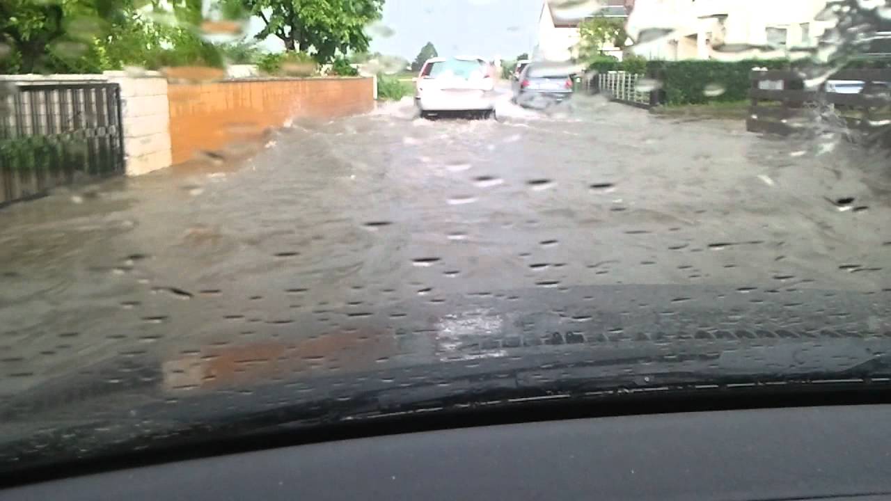 Gerolsheim unter Wasser nach kurzem Schauer 24-08-11