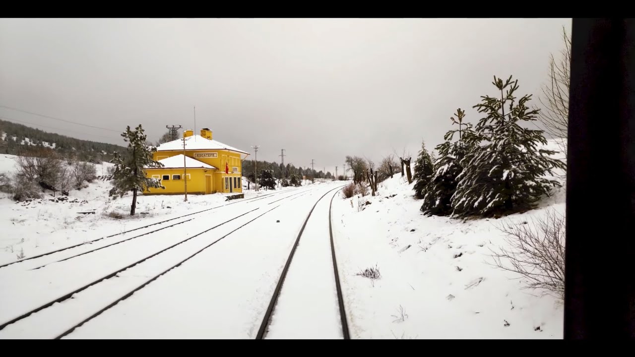 Poyezdka na poyezde po snegu. Velikolepnyye vidy. [4K]