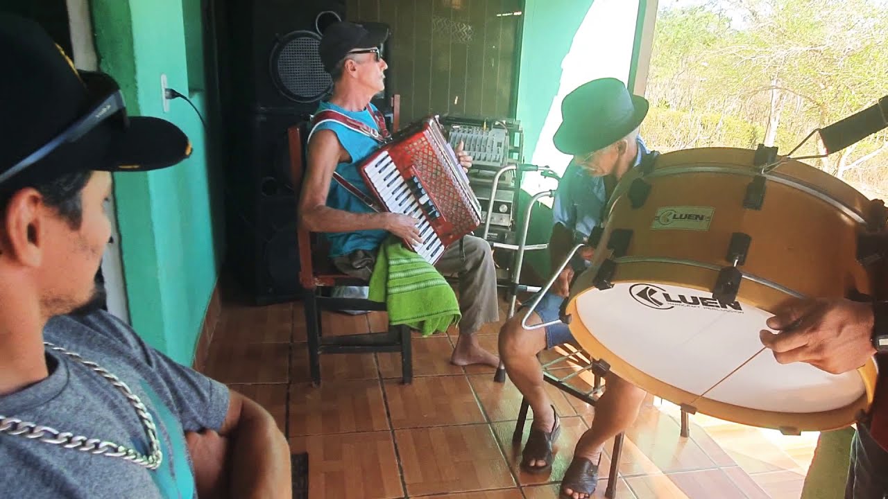 forro pé de serra com vitor sanfoneiro fechando  com chave de ouro