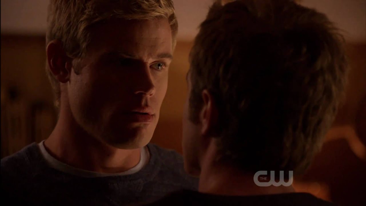 90210 Gay Kiss (11-29-10)