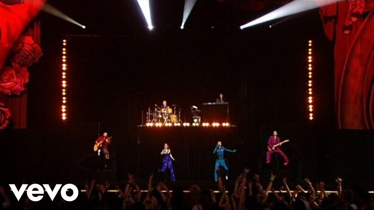 Scissor Sisters - I Don't Feel Like Dancin' (Live at The Brit Awards, 2007)