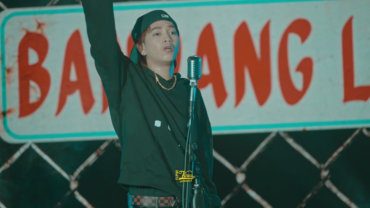Bandang Lapis performs 