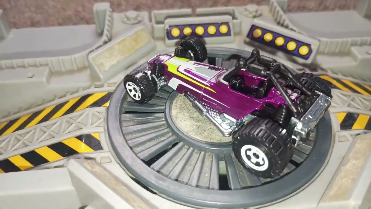 Давайте посмотрим и погоняем на наборе Matchbox Adventure IV из 5 штук.