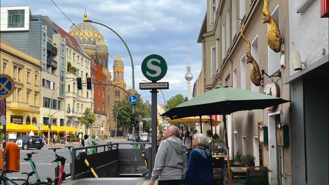 Berlin | Germany - Walking from S Friedrichstrasse through Museum Island to Nikolaiviertel - 4K