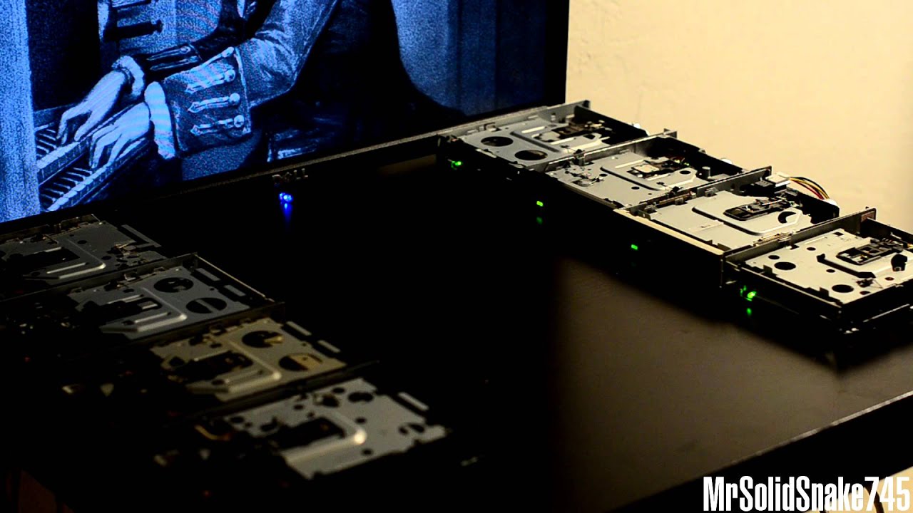 Bach - Little Fugue on Eight Floppy Drives