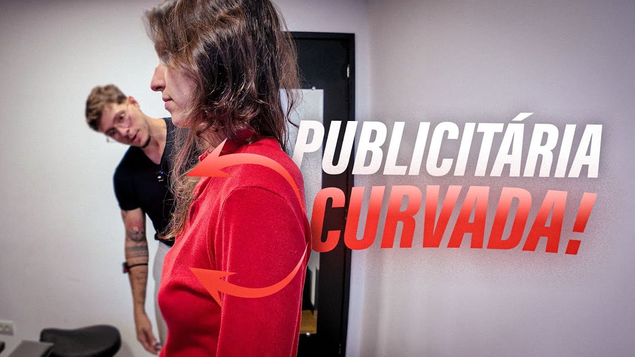 PUBLICITÁRIA AJUSTA A POSTURA CURVADA COM QUIROPRAXIA