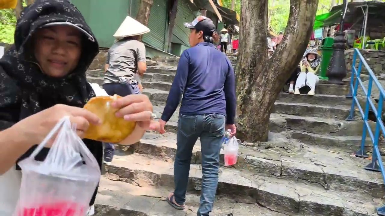 Quyết định kg đi CÁP TREO. MÀ LEO NÚI đúng 1 tiếng lên đến Điện Bà LINH SƠN THÁNH MẪU 