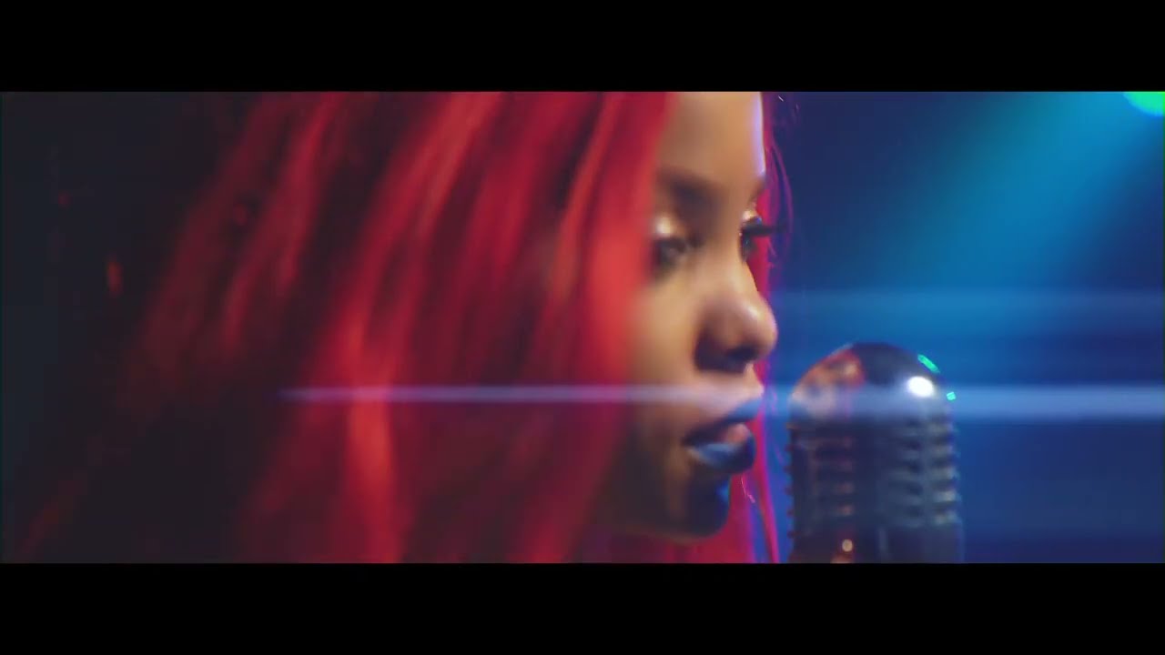 Daphne - Ne L&acirc;che Pas (Official Video)