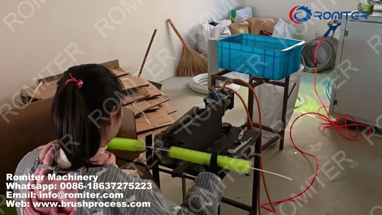 Máquina automática para fabricação de escovas de arame de aço torcido