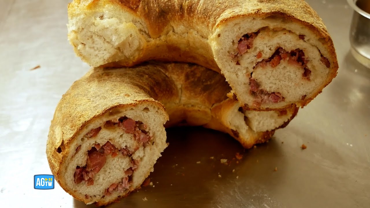 La tradizione del casatiello napoletano, la videoricetta del classico rustico di Pasqua