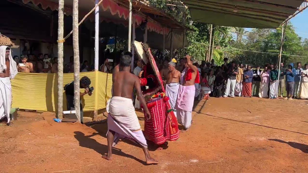 Kalakatt Illam Karimkuttichathan Theyyam