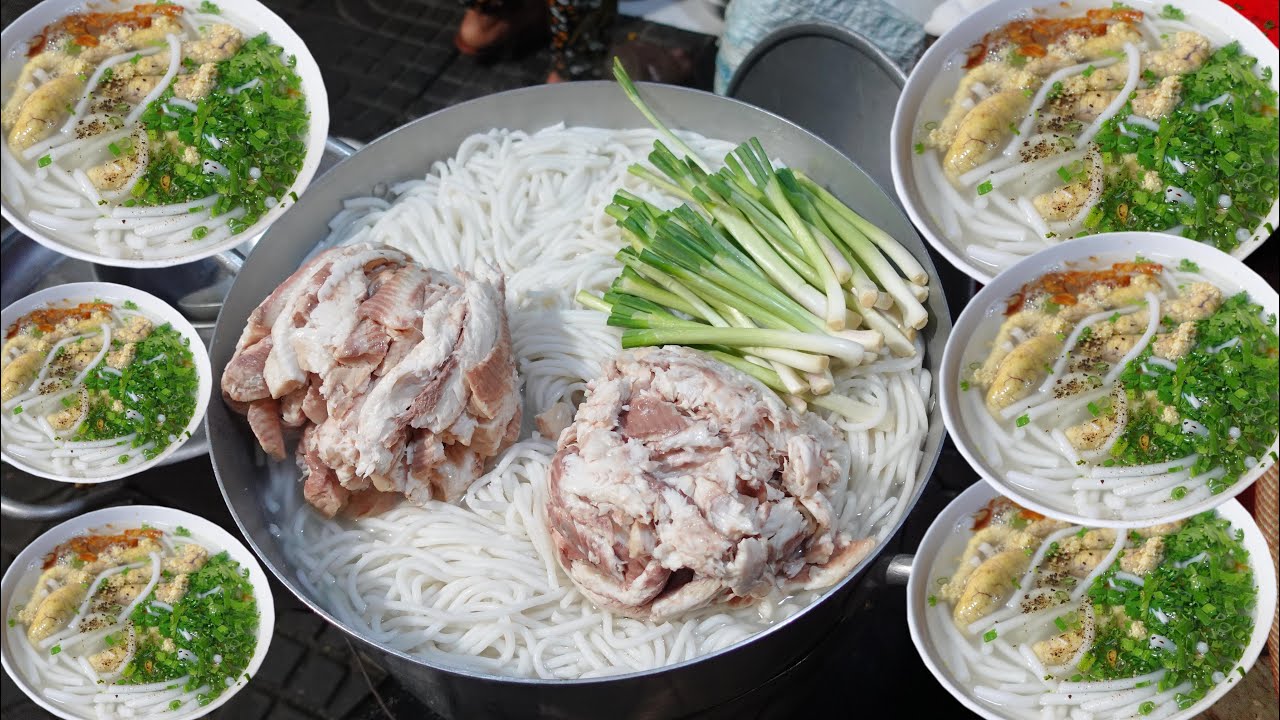 Nồi bánh canh cá lóc mới nhìn ai cũng chê nhưng ăn rồi lại mê 3 giờ sáng rất đông khách đến chờ ăn
