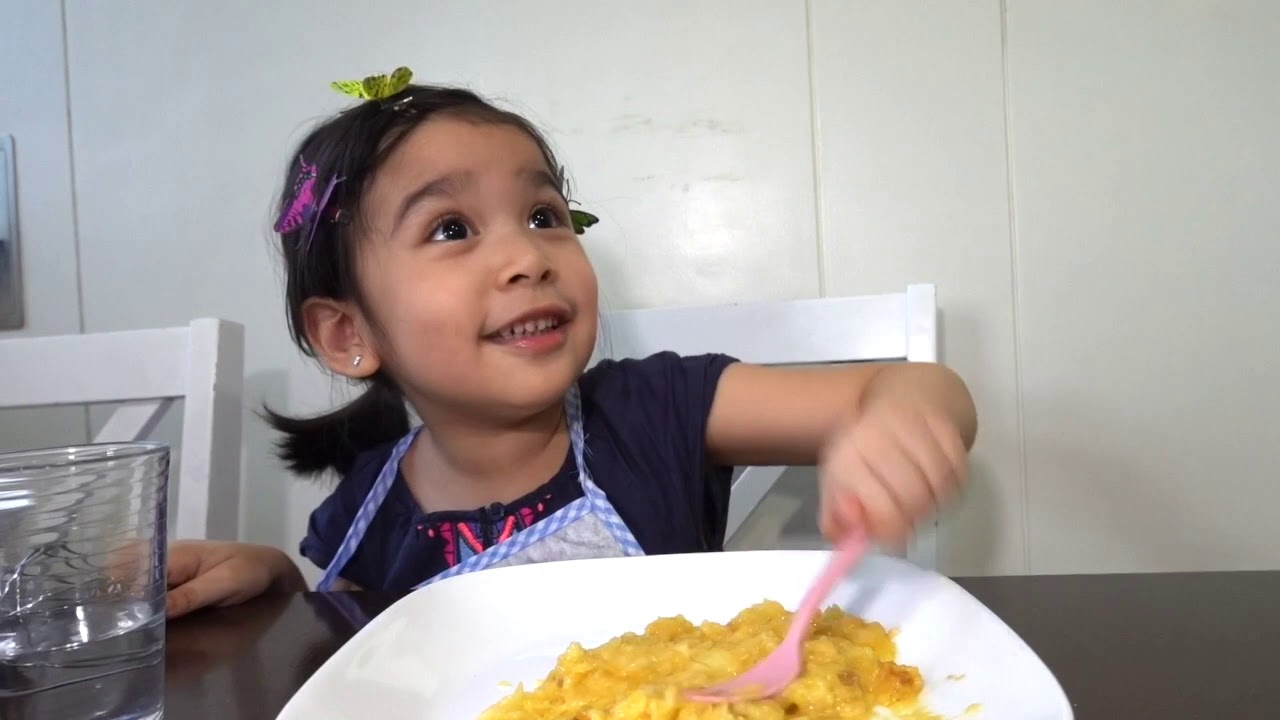 Banana Darla - Darla Diaries - Baking Banana Cupcakes
