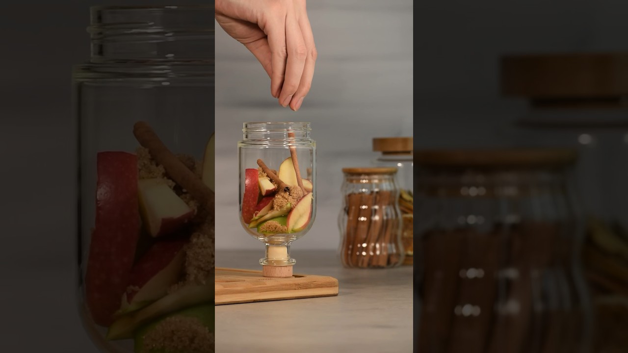 Apple Crisp Infused Vodka 🍎| #applecrisp #vodka #infusion #starbucks #apple #cocktails #fallrecipes