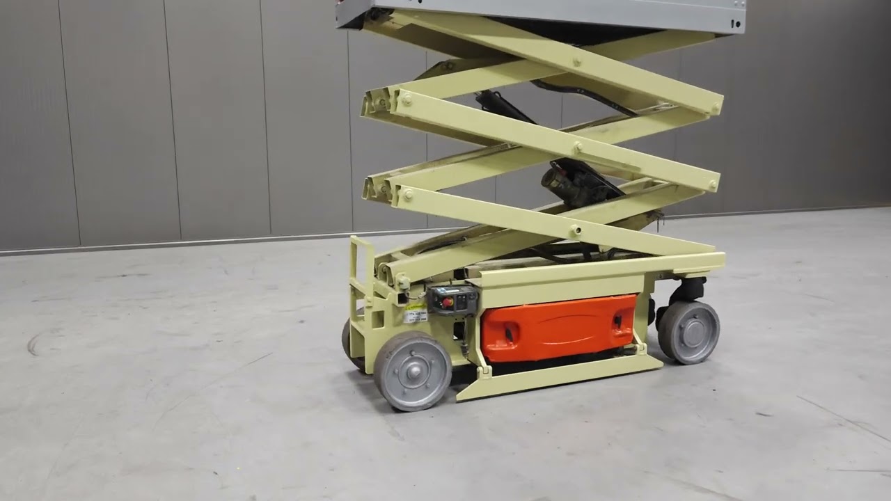 11773 - JLG 2030ES - AKU WWW.CHUF.COM