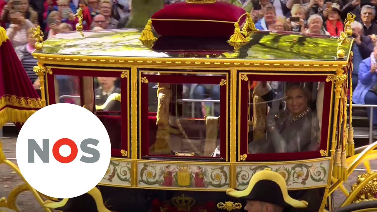 GLAZEN KOETS: Koning en koningin rijden naar Binnenhof