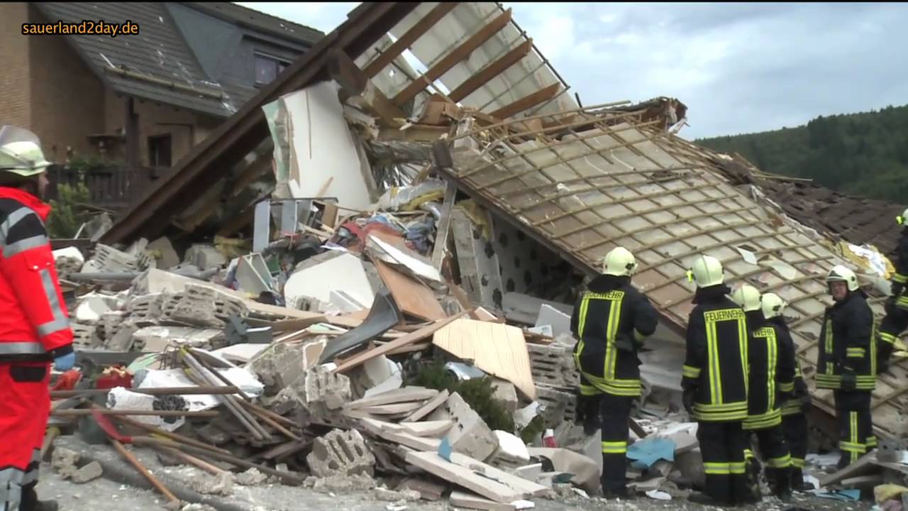 Wohnhaus explodiert in Bergneustadt-Pernze