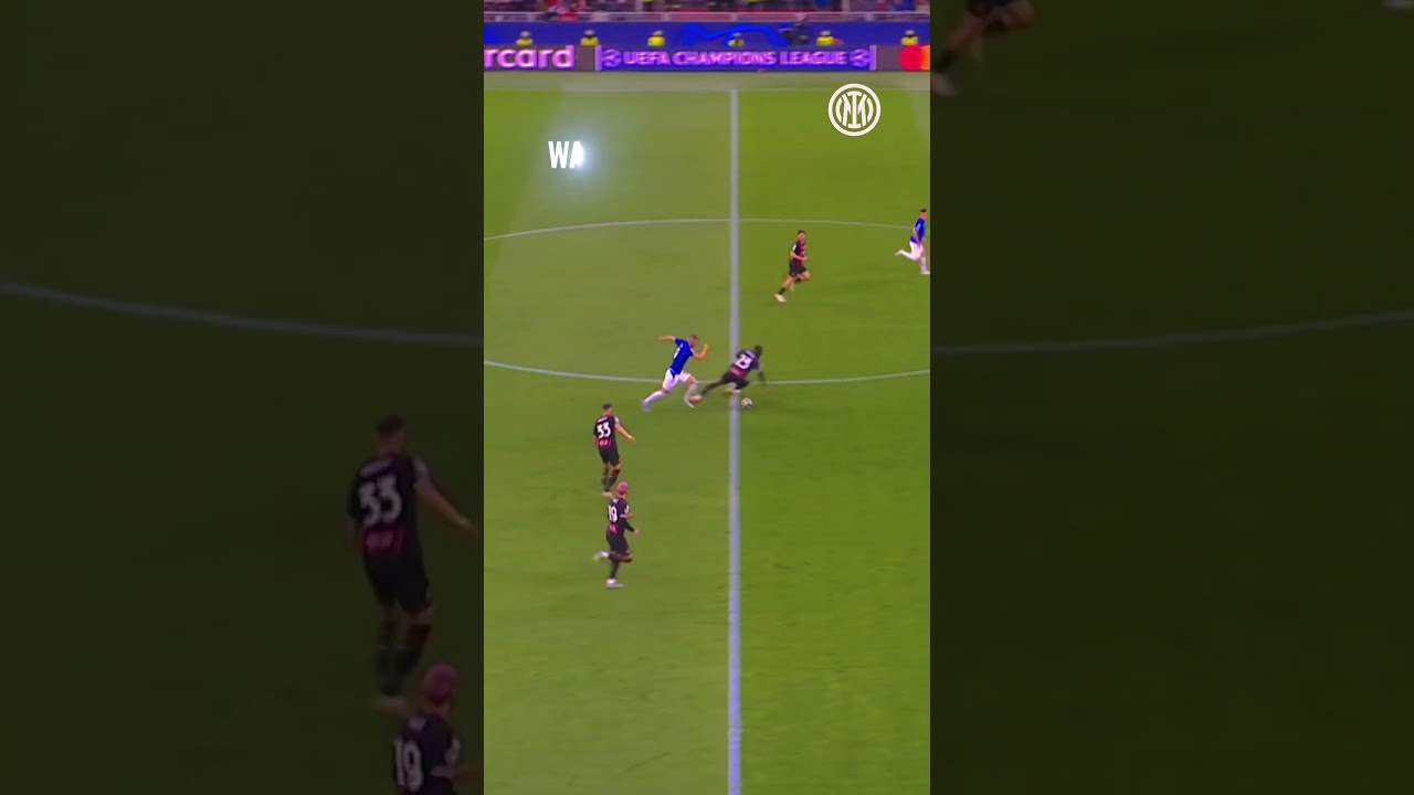 Edin with the ball 🏃&zwj;♂️ #IMInter #Shorts