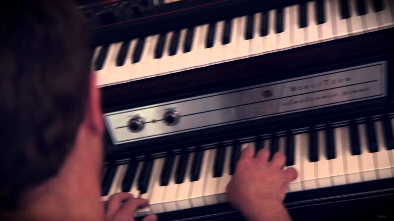 À l'accordage avec Tom Fire. Session acoustique.