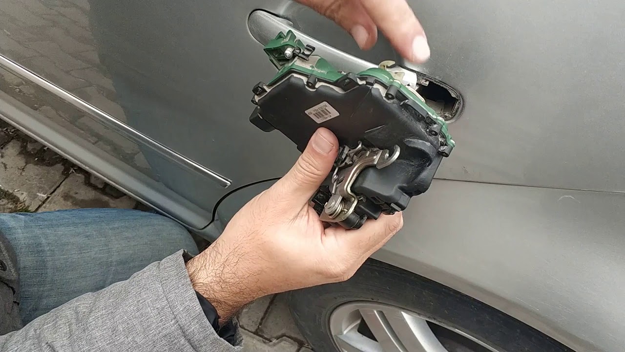 Wv Bora Mk4 kapı açılmıyor. 1 senedir açılmayan kapıyı açtık.