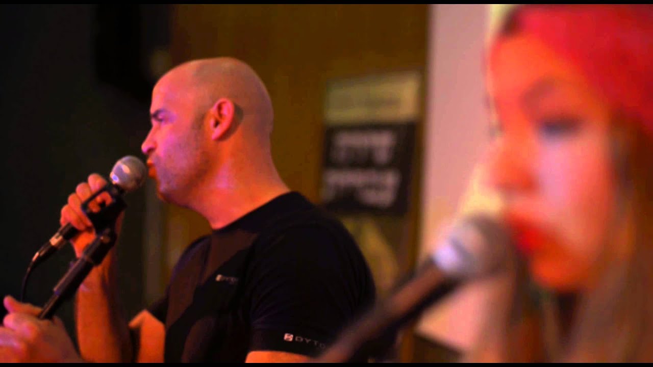 העיר באפור - 