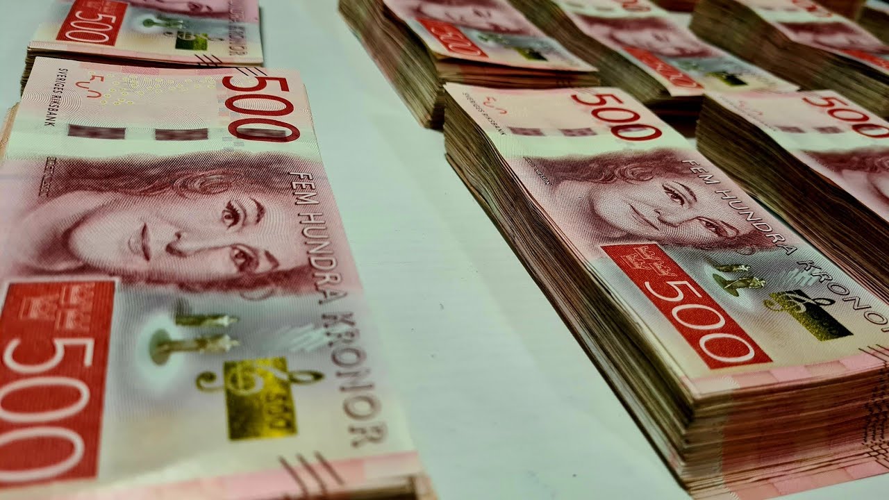 1 Million in cash. Swedish money. Counting one million