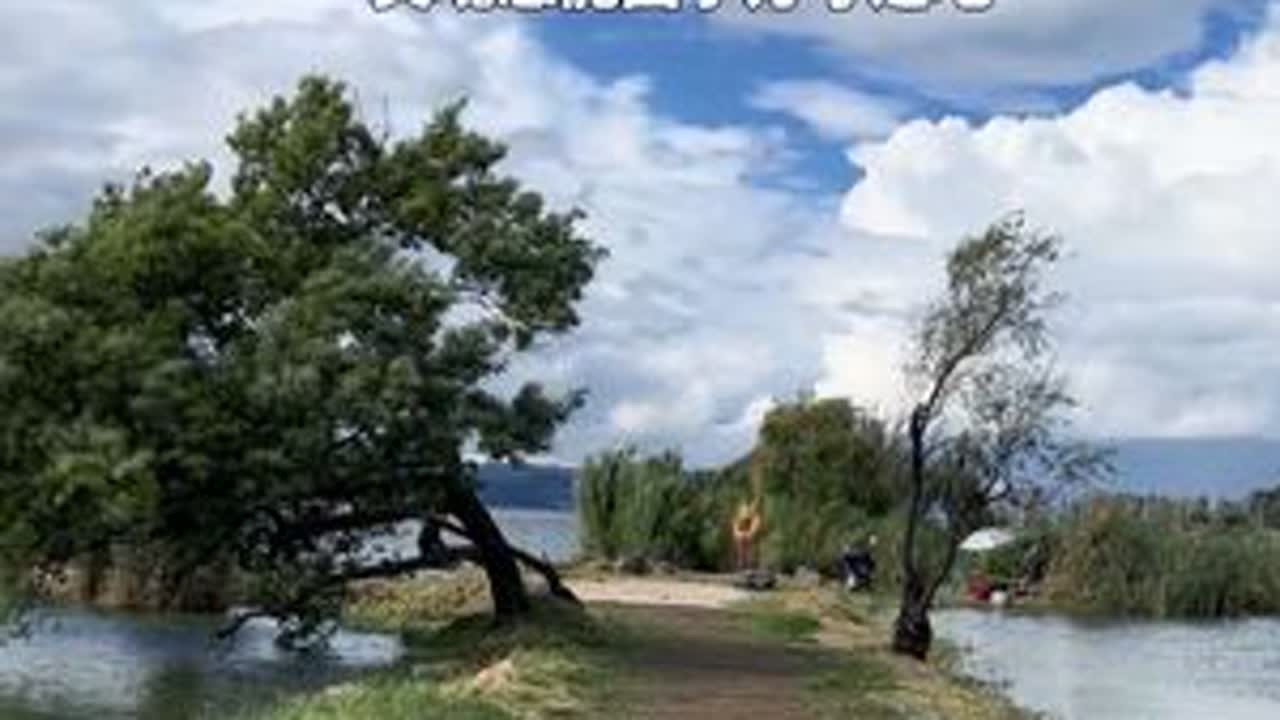 导航昆明晋宁区（梁王村） 沿着滇池环湖路寻踪，藏着个叫梁王村的惬意地儿——这里是经备案的合规垂钓点，避开禁渔期，支起鱼竿就能等湖鲜上钩，不用慌违规；搭顶帐篷就是轻露营，无需繁琐装备，轻松享受自在...