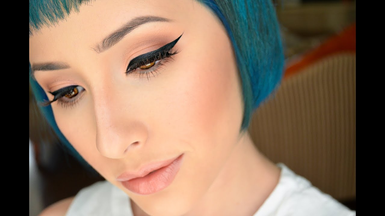 Maroon Pearlescent Smokey Eye