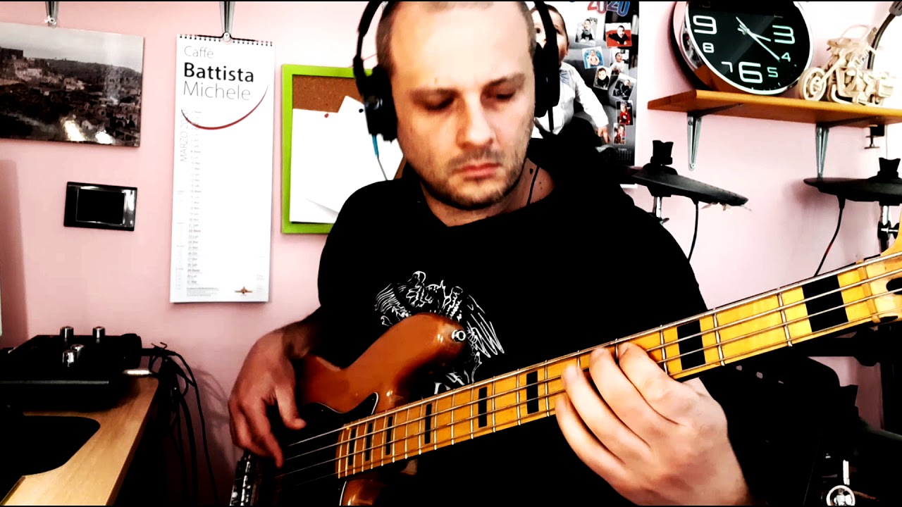 Red Hot Chili Peppers - Mellowship Slinky in B Major (bass cover)