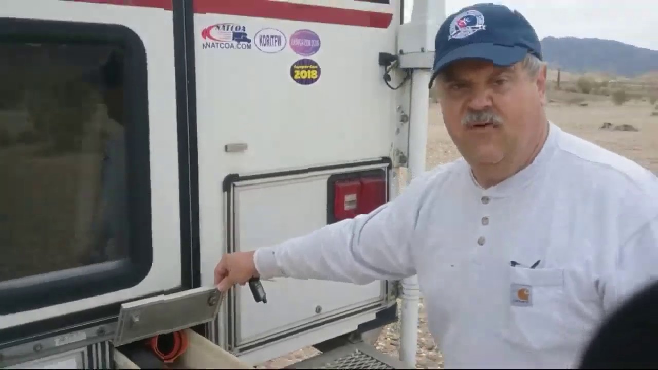 Truck Camper Tours 2000 S&S 9.5SC