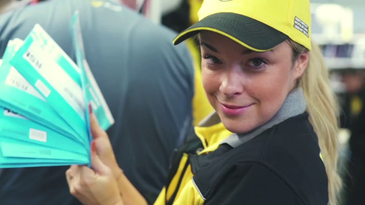 Marina Hoermanseder entwirft die neuen Uniformen der &Ouml;sterreichischen Post