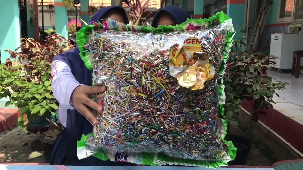 Bantal Dari Limbah Sampah Plastik || SMPN 2 Purwakarta