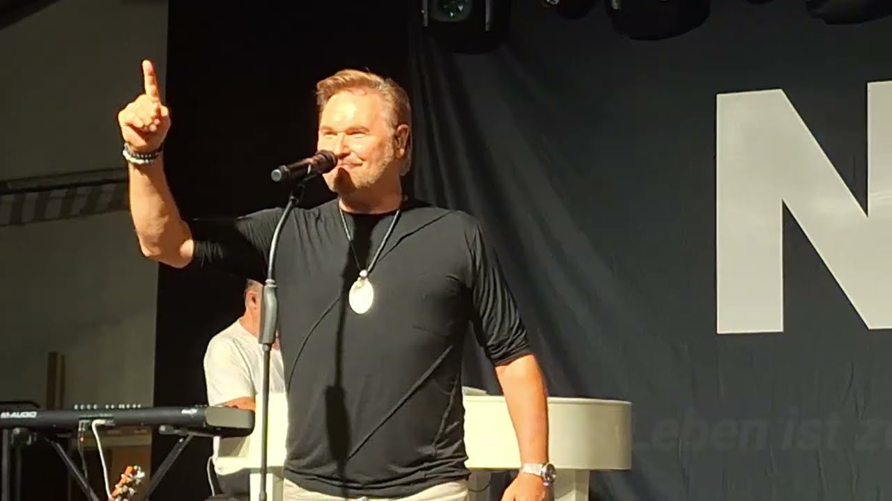 Nik P. beim Golser Volksfest im Weinzelt vom Sonntag, 11.8.2024