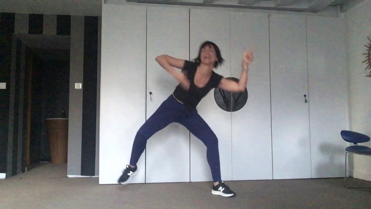 Warm up ZUMBA Thunderstruck