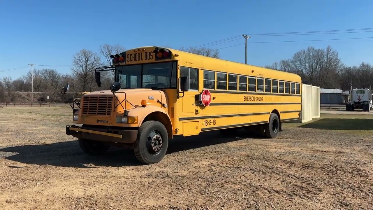 Lot 101 - 2000 International 3800 School Bus
