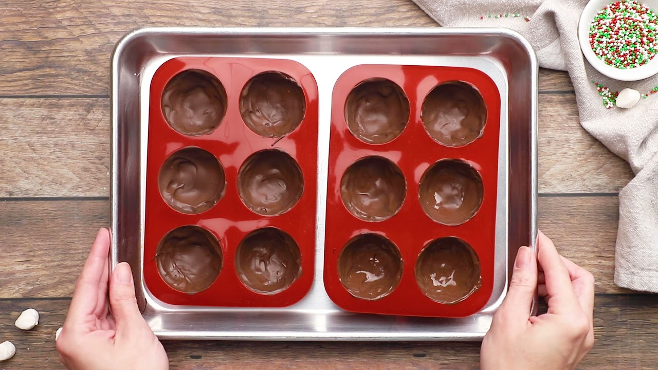 HOT CHOCOLATE BOMBS WITH MARSHMALLOWS