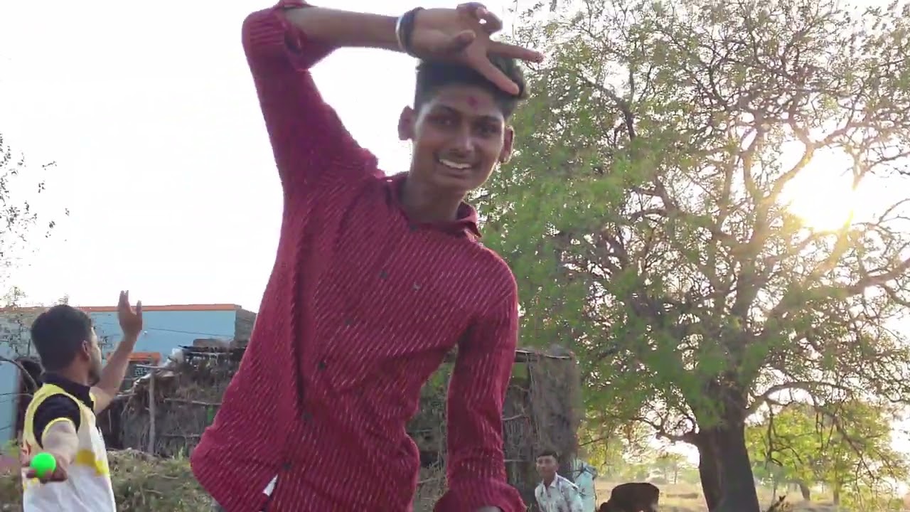 आज बच्चे पार्टी सोबत गावठी क्रिकेट ✨