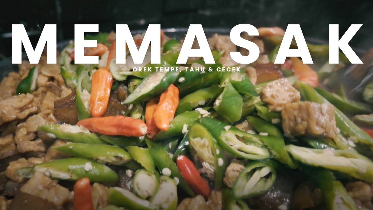 memasak (orek tempe, tahu & cecek)