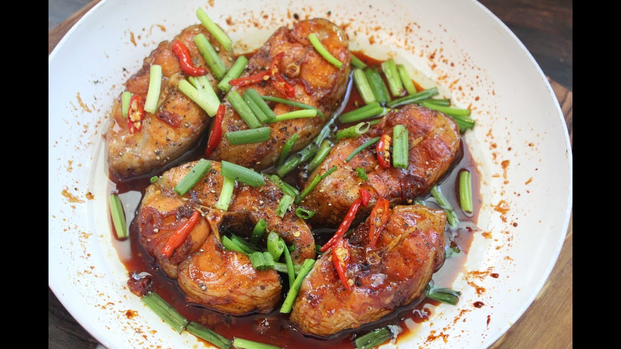 Cá Kho -  Vietnamese Fish Braised in Caramel Sauce