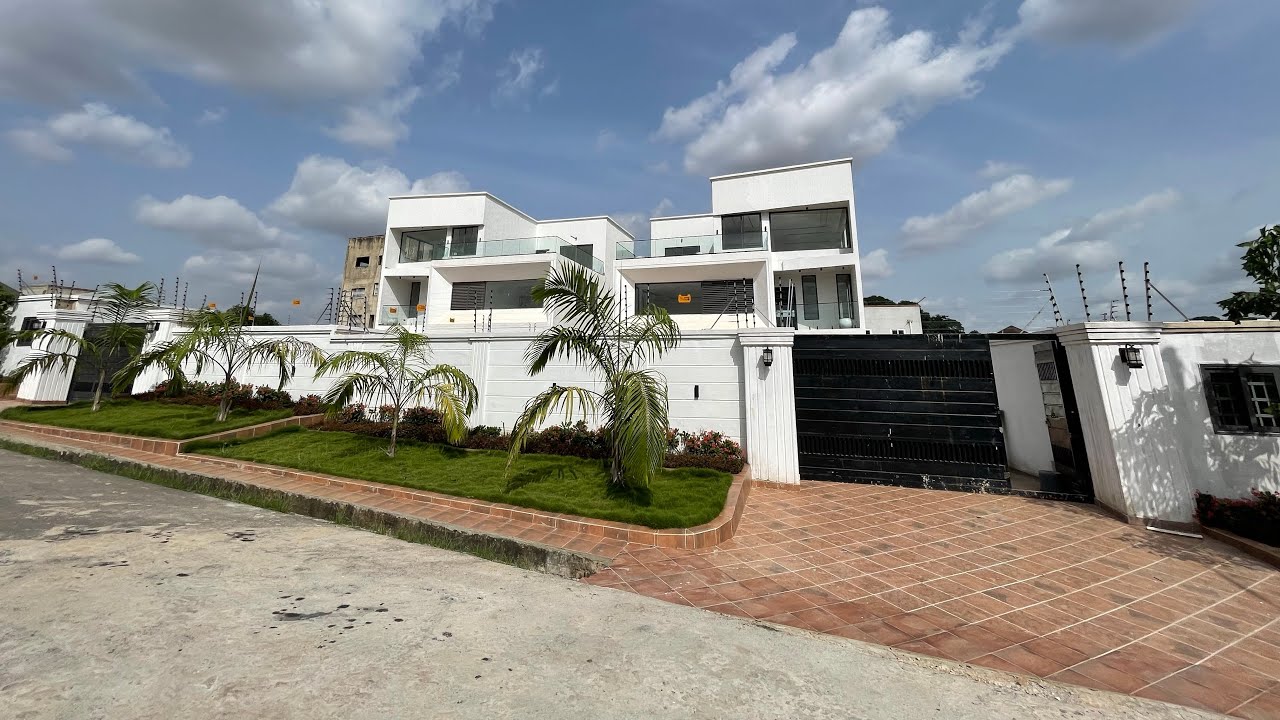 Touring 4 bedrooms luxury home in Kumasi
