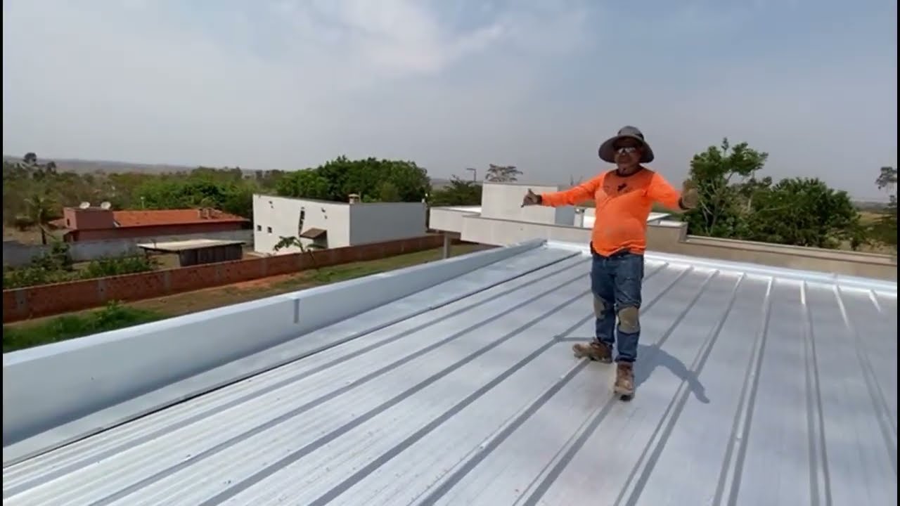 Ideia profissional: rufo com chapeamento de platibanda em telhado fora de esquadro! 🔧💦