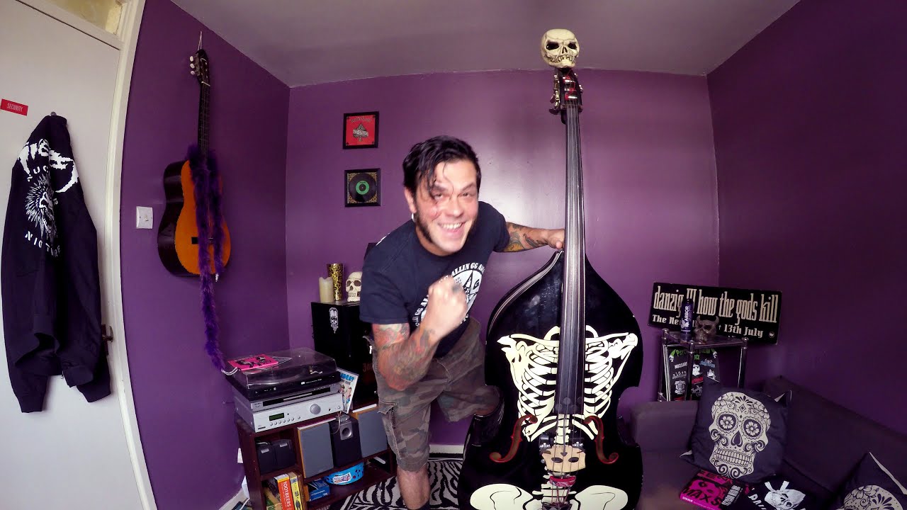 Me & Danzig - Astro Zombies (The Misfits psychobilly slap doublebass cover)