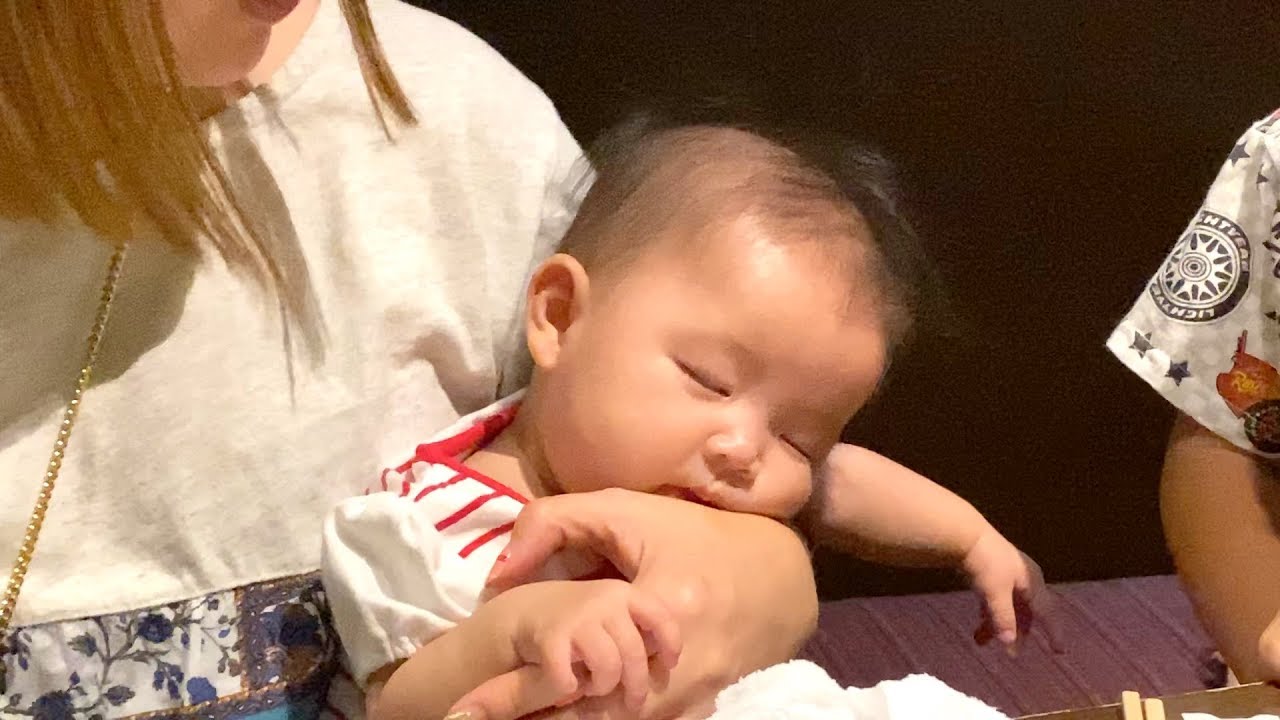めーちゃんの腕の中で眠りに落ちるゆなちゃんが天使すぎる